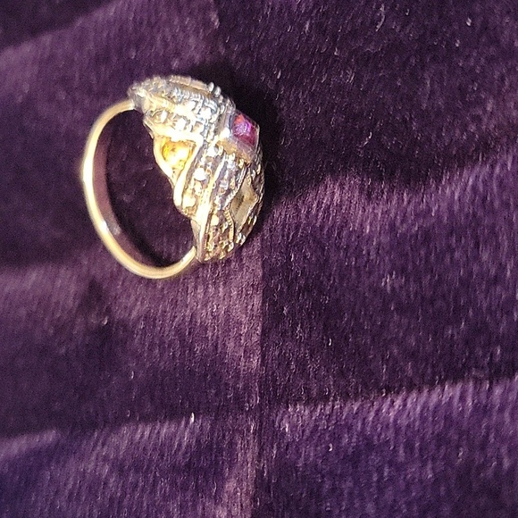 Vintage Avon Siler With Gem Stones Ring - Picture 8 of 8